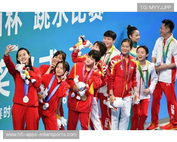 梦之队天才神童赵仁杰惊艳三跳水花无踪完美入水震撼全场 梦之队天才神童赵仁杰惊艳三跳水花无踪完美入水震撼全场