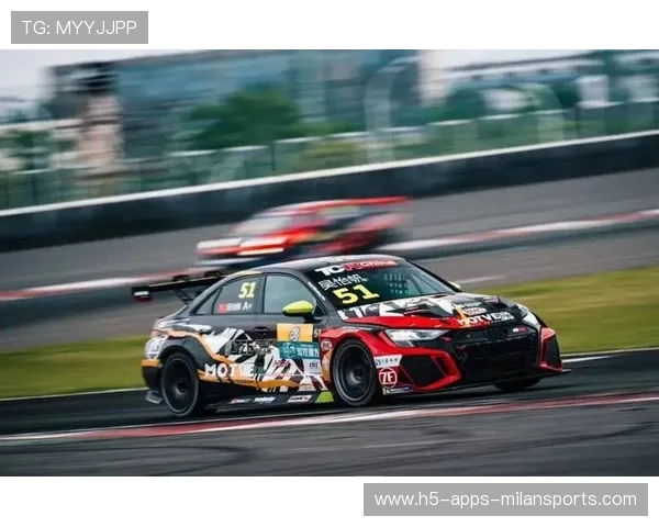 赛车尾流突然吸过对手，竞速巅峰的速度奇迹