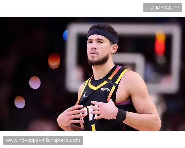 布克漂移跳投稳稳入网，太阳进攻再次发力