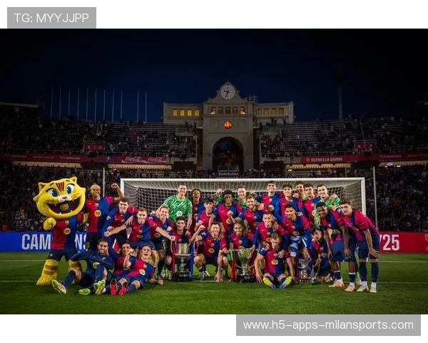 西甲巴萨角球进攻套路成功,门前高点优势明显 西甲巴萨角球进攻套路成功,门前高点优势明显