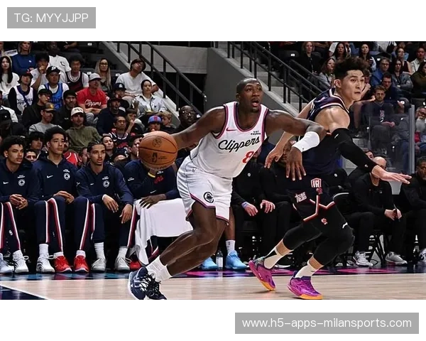 快船后场稳住局势赢得季后赛关键分