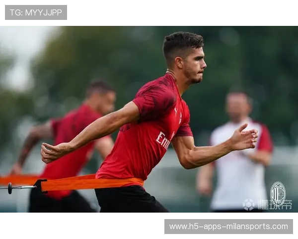 贝特比耶夫与特邀陪练完成极高强度对抗