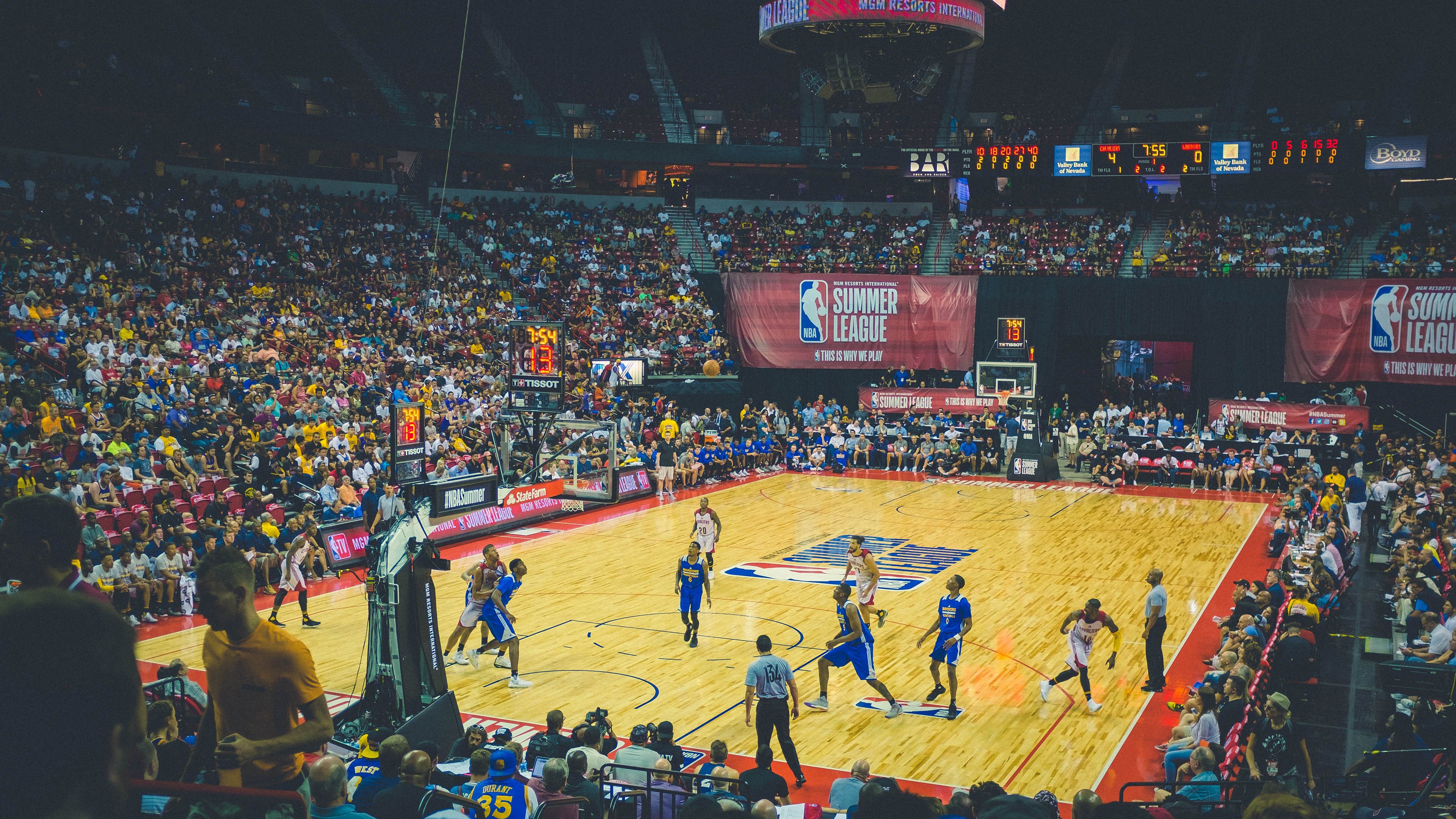 中国足球青训项目注重球员个人技术培养，足球青训人才